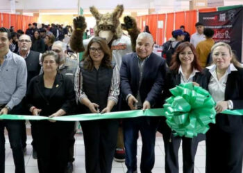 Atendiendo la invitación Cecyte Sonora presente en la Expo PyMES Universitaria a la Universidad Tecnológica de Hermosillo.