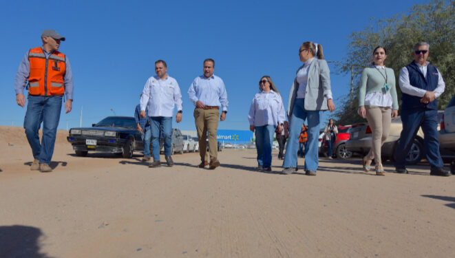 Evalúa Toño Astiazarán innovador tratamiento para disminuir el polvo al Norponiente de la ciudad