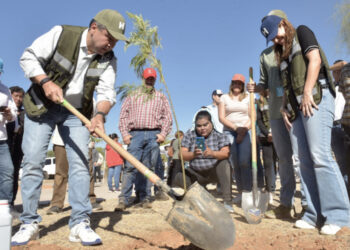 Llevan Toño Astiazarán y Patty Ruibal Hermosillo Crece Verde a La Cholla, con mega reforestación