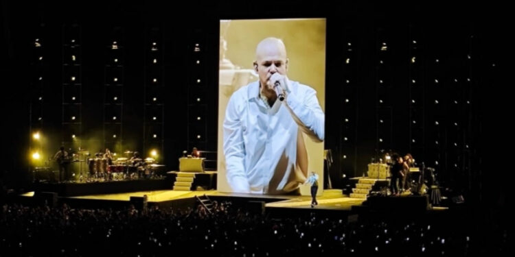 Los versos de Residente cimbran al Palacio de los Deportes