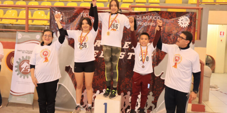 Participa Alcalde en premiación de la carrera 28 del Tecnológico