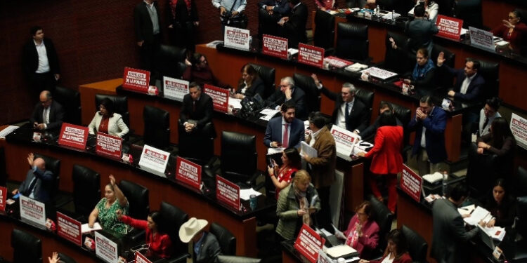 Pide Senado a la Corte no convalidar amparos contra la reforma al PJ
