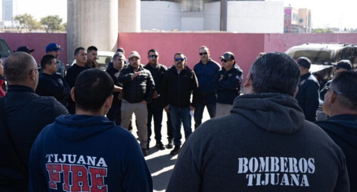 Protestan bomberos de Tijuana contra sistema de pensiones