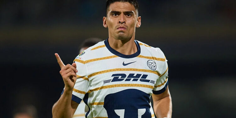Obligados a la victoria para asegurar su boleto directo a la Liguilla, Pumas modificó su postura en el compromiso y comenzó a crear mayores oportunidades al ‘explotar’ las bandas con llegadas por parte de César ‘Chino’ Huerta.