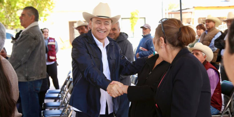 Acerca Gobernador Durazo servicios de salud a familias de la sierra de Sonora