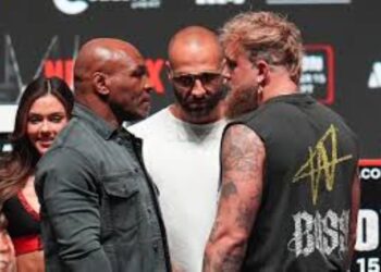 Mike Tyson le acomoda tremenda cachetada a Jake Paul en el pesaje