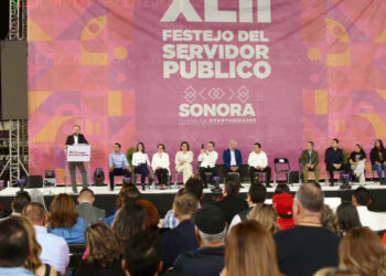Gobernador Durazo impulsa el servicio profesional de carrera