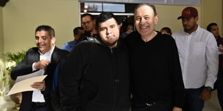 Con calles rehabilitadas, transporte, educación y salud, Gobernador Durazo cumple a nogalenses
