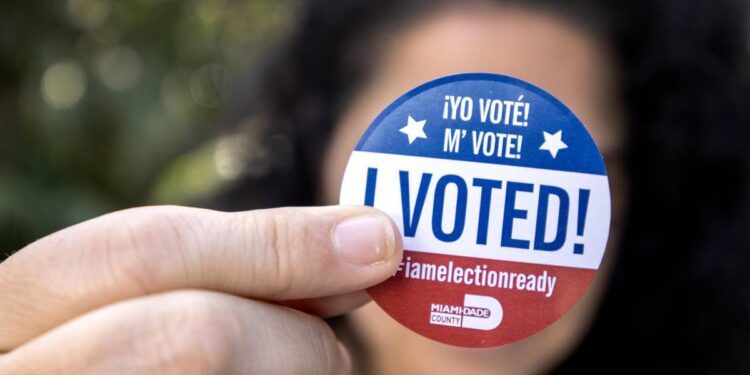 Más de 64 millones de personas votaron por adelantado ante las elecciones de EUA
