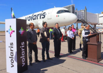 Da Bienvenida Presidente Municipal De Cajeme Javier Lamarque A Pasajeros Del Vuelo Inaugural Monterrey-Ciudad Obregón