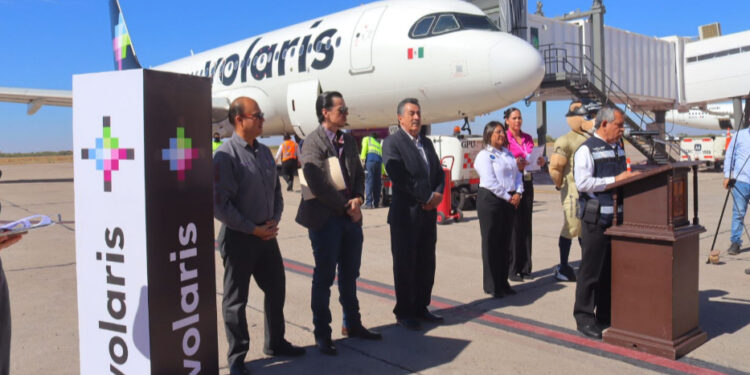 Da Bienvenida Presidente Municipal De Cajeme Javier Lamarque A Pasajeros Del Vuelo Inaugural Monterrey-Ciudad Obregón