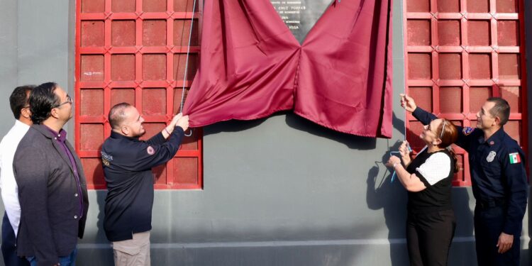 Participa doctora Karla Córdova González en la inauguración de la estación de bomberos en San Carlos.