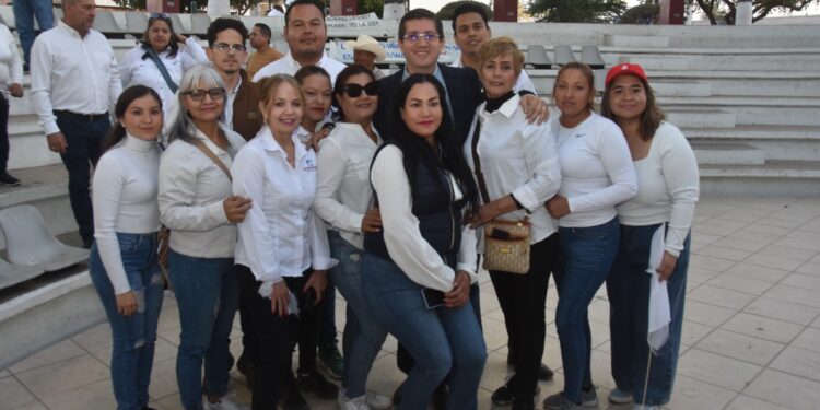 Caminan Navojoenses por la Paz