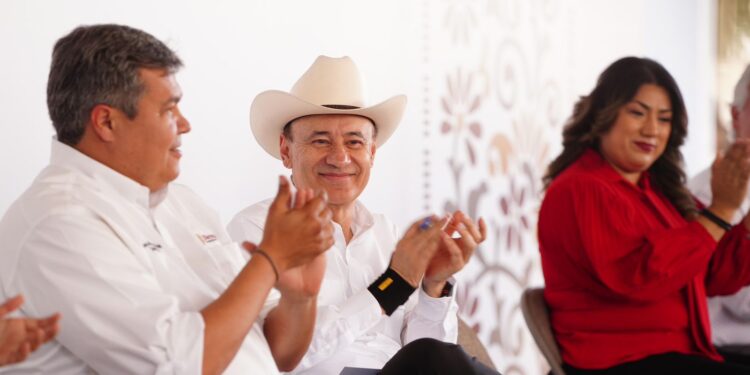 Gobernador Durazo beneficia a cajemenses con nuevo transporte, modernización de calles e internet