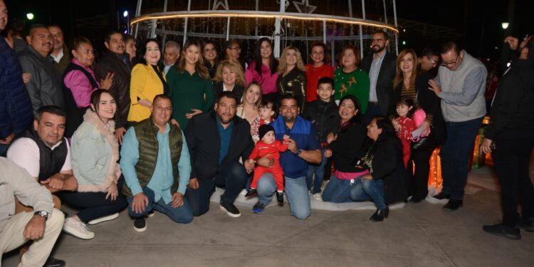 Ilumina Mega Pino Navideño alegría de los Navojoenses
