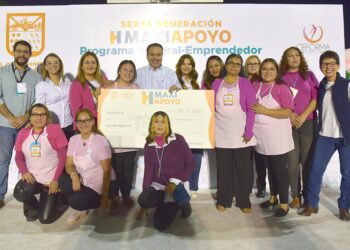 Atestiguan Toño Astiazarán y Patty Ruibal graduación de sexta generación de Maxi Apoyo