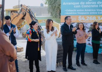 Atestiguan Toño Astiazarán y Patty Ruibal inicio de pavimentación de calles en la Miguel Hidalgo