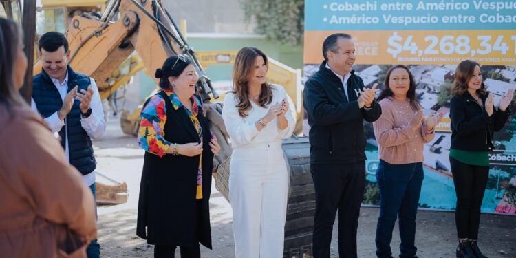 Atestiguan Toño Astiazarán y Patty Ruibal inicio de pavimentación de calles en la Miguel Hidalgo