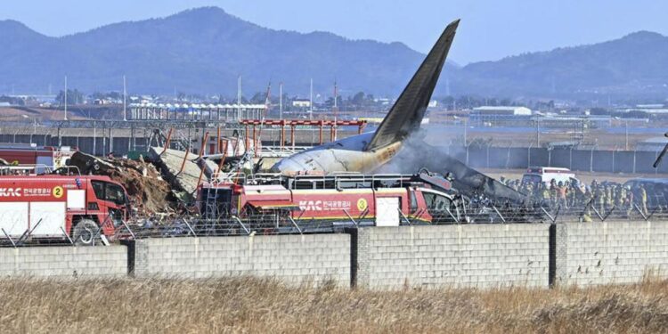 179 muertos y dos sobrevivientes; el saldo final del accidente aéreo en Corea del Sur