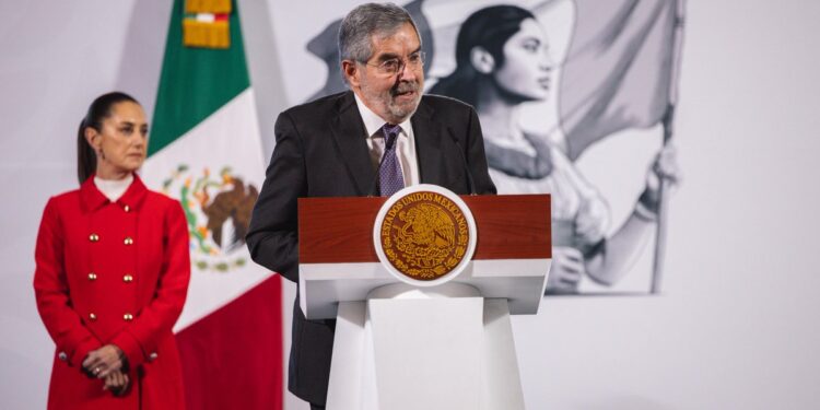 Presenta Cancillería plan de atención a mexicanos en EU