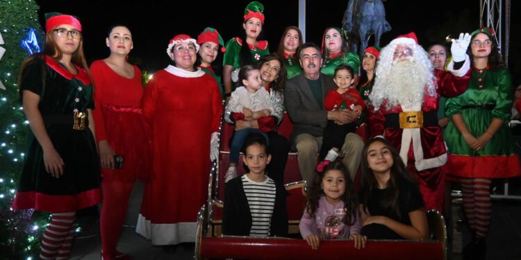 Se enciende la magia en Cajeme con su emblemático ARBOL DE NAVIDAD