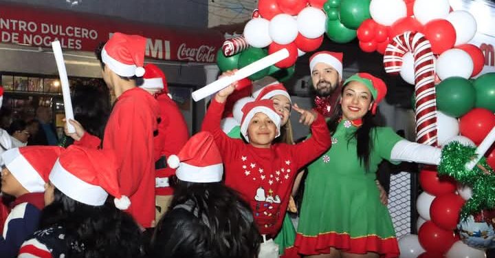 Inunda de alegría el Desfile Navideño