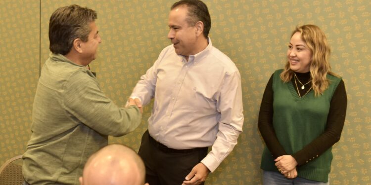 Dialoga Toño Astiazarán sobre proyecto integral de paso desnivel Colosio y Solidaridad con integrantes de Hermosillo ¿Cómo Vamos?
