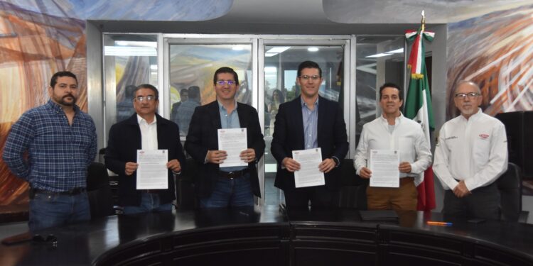 Formalizan Colaboración Ayuntamiento y constructores de Sonora
