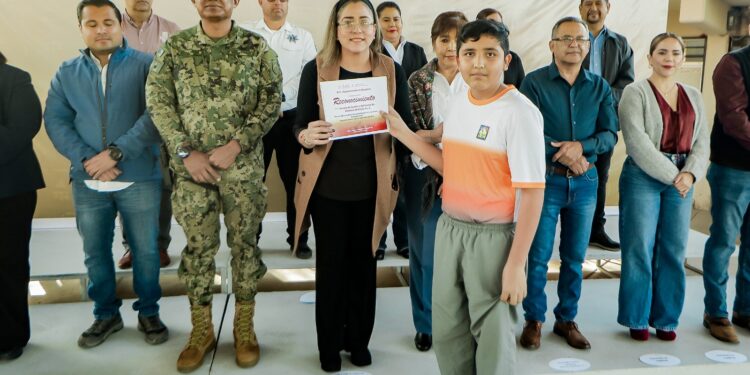 Realiza Ayuntamiento de Guaymas lunes cívico en CAM.