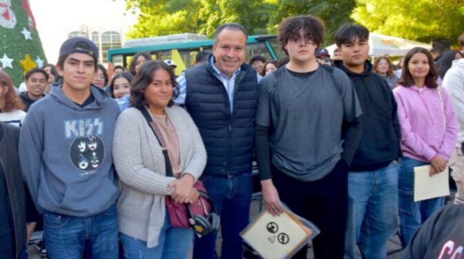 Con gran participación de jóvenes, encabeza Toño Astiazarán jornada de credencialización del H Bus