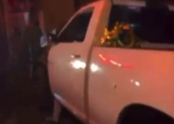 Camioneta arrolla caravana navideña en Michoacán; dos menores muertos