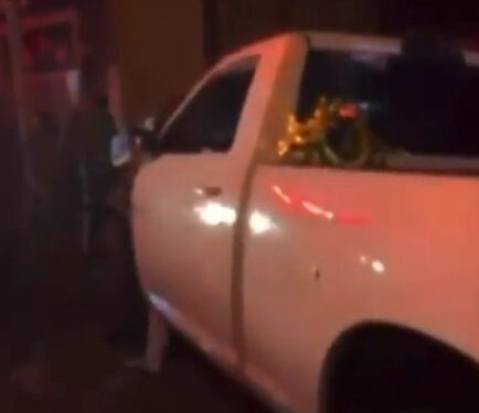 Camioneta arrolla caravana navideña en Michoacán; dos menores muertos