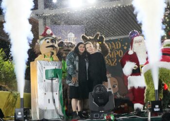 Llega espíritu de navidad al Parque Infantil con encendido del Árbol Navideño