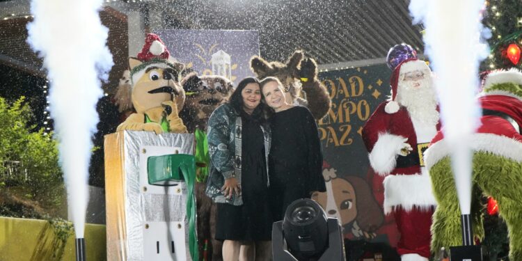 Llega espíritu de navidad al Parque Infantil con encendido del Árbol Navideño