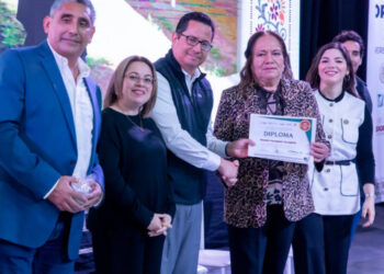 Celebra Salud Sonora trayectoria de profesionales de la salud