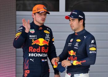 Verstappen defiende a Checo Pérez y señala a Red Bull por problemas técnicos
