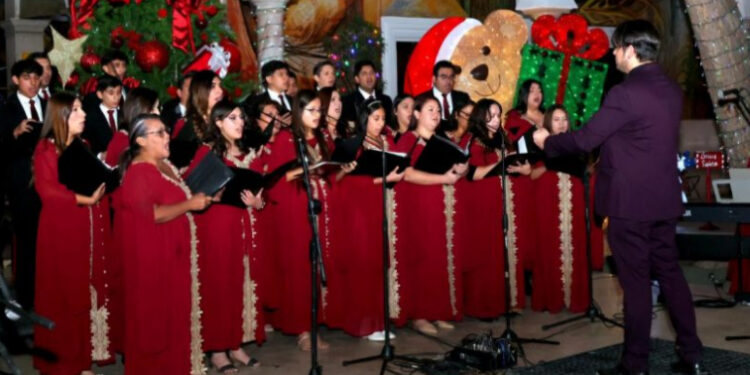 Realiza Coro de Adultos Mayores de Isssteson Concierto Navideño en HMO