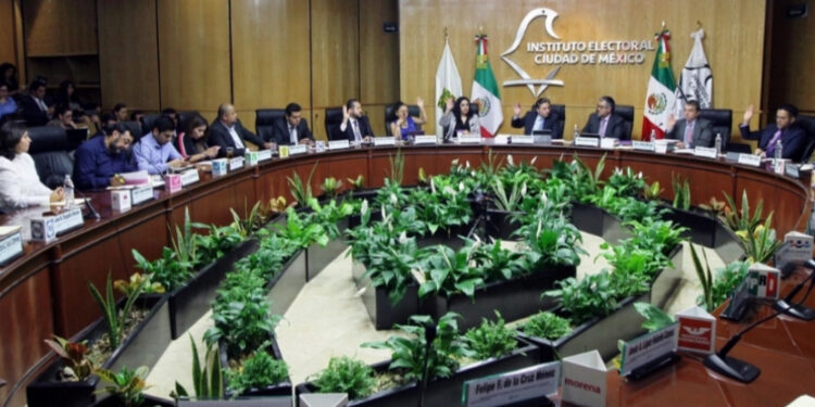 Conceden alza salarial a 3 consejeras del IECM
