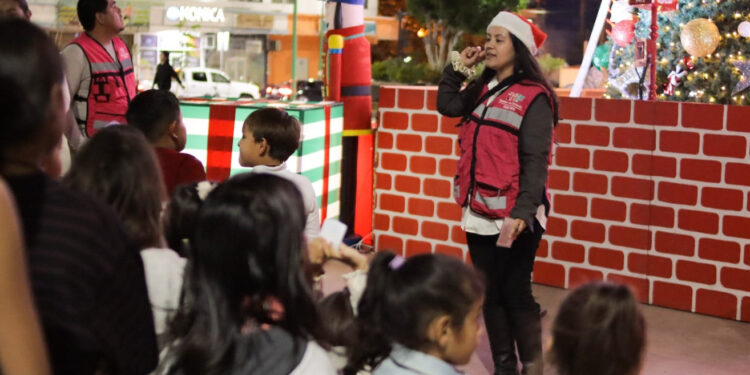 Realiza DIF Guaymas ruta navideña con niñas y niños de Ocotillo.
