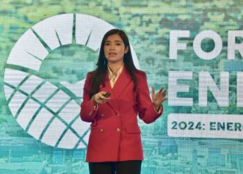Abordan en Foro ruta para disminuir emisiones de CO2 y desafíos técnicos de paneles solares