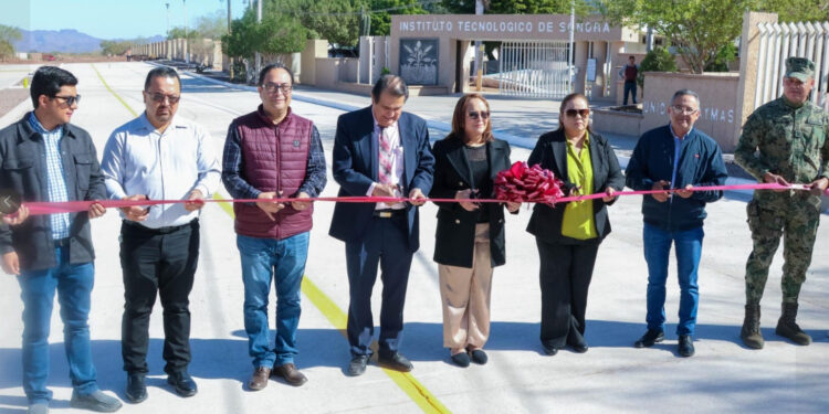 Entrega alcaldesa Karla Córdova González obra de pavimentación en acceso a ITSON