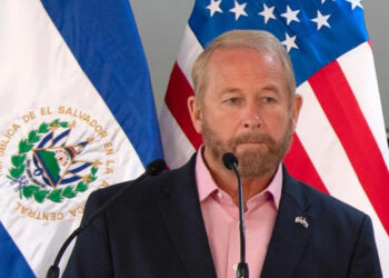 Johnson, el primer militar de carrera que será embajador de EU en México en 120 años