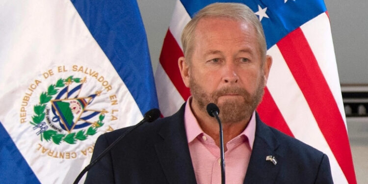 Johnson, el primer militar de carrera que será embajador de EU en México en 120 años