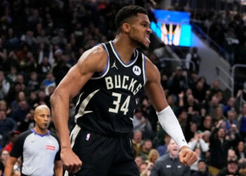 Milwaukee y Oklahoma avanzan a las semifinales de la Copa NBA
