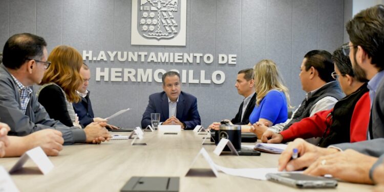 Con la prioridad de atender a la población vulnerable, Toño Astiazarán el Consejo Municipal de Salud de Hermosillo