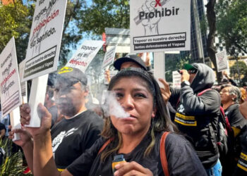 Piden regular, en vez de prohibir, el uso de vapeadores