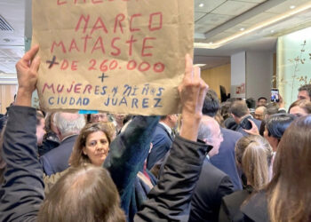 Repudio a Calderón al salir de foro de ultraderecha