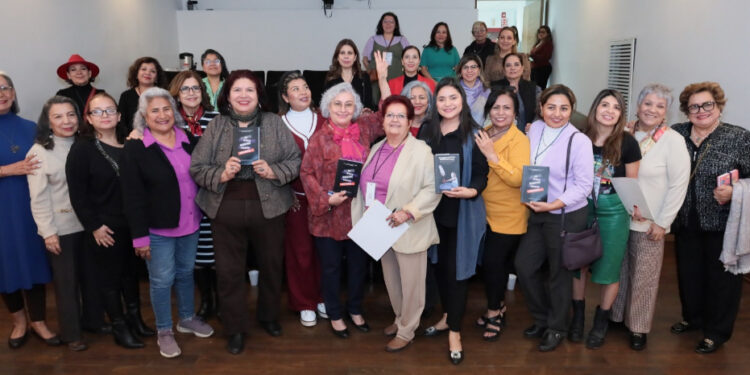 Encabeza la diputada Alicia Gaytán la exposición del libro “El juego nuestra propia historia, tomo tercero”.