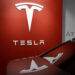 Tesla revisará 694 mil 304 vehículos por falla en neumáticos