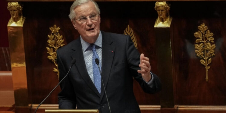 Tumban en Francia al primer ministro